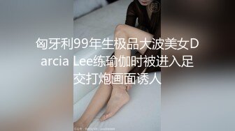 商场女厕全景厕拍连衣裙披肩发美少妇 肥逼粉唇很干净