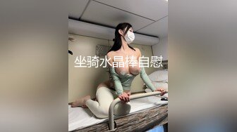 骚逼少妇【点点呀】和土豪一对一的同时开着直播，听土豪指挥，’摸你下面，插进去，骚一点，啊啊啊要射啦‘，少妇也跟着骚起来！