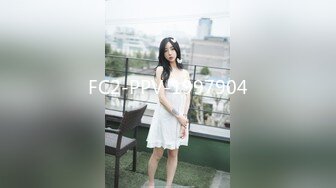 【OnlyFans】逃亡JJ爱KK，狂干群P，大型淫乱场面，两人真实夫妻，女的身材超级棒，群p的场面太过震撼 129