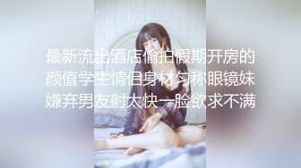 双马尾萝莉萌妹逼逼无毛第一视角啪啪，脱下内裤露逼特写口交，插入进进出出呻吟诱人，后入深插圆润美臀