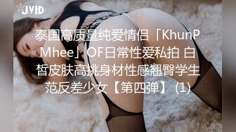 巨乳少女在床上开语音玩王者结果被强上，全程对话