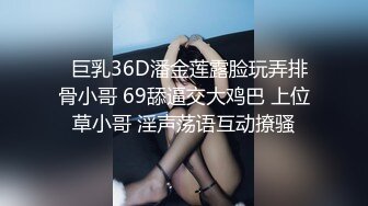 坑爹妹子假装边打电话边偷窥学妹脱衣服洗香香