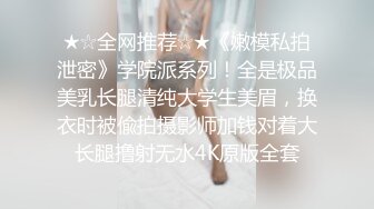 娇小可爱颜值高，好身材的小渣女全程露脸小秀，深夜陪狼友骚