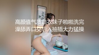 找了两个漂亮妹子玩双飞，左拥右抱边干边揉好不快活