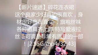 试试新人逼。骚逼学生妹在车里自慰勾引我：啊啊···受不了啦··使劲插我小比比