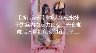 妖艳蛇精脸美少妇，女上位妖娆表情上演榨汁机，后入白虎穴，逼逼上面湿漉漉的