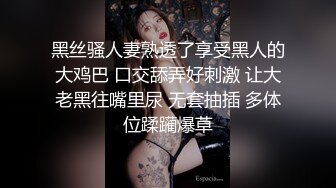 户外勾搭风骚少妇商场厕所内激情啪啪，厕所外等没人了进去找刺激，口交大鸡巴条件有限站着爆草骚穴感觉好刺激