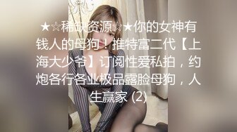 几个女人聚一块学习推油，老师实战抚摸鸡巴睾丸，如何让男人爽死，旁边的女人在偷笑学着，回去让老公爽爽！