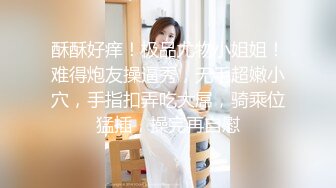  姐妹榨汁机一起跟小哥双飞啪啪，颜值高身材好玩的开活好不粘人，床上的极品尤物