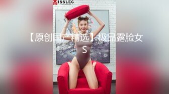 奶子很翘的小少妇，全程露脸发骚，还吸烟呢肤白貌美精彩展示，