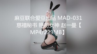 偷拍候车大厅漂亮的少妇因为抠脚坏了气氛