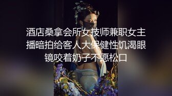   轻熟女姐妹组合露脸激情4P伺候年轻小哥哥，让小哥吃奶子交大鸡巴，黑丝情趣互动抽插