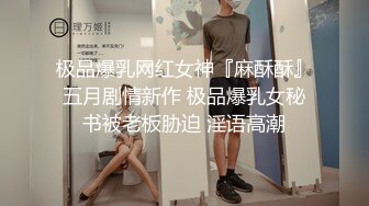 女模特用乳交和所有技巧征服书呆子！